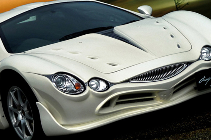 この顔はまるで生き物！？ ファッションスーパーカー光岡 オロチを写真