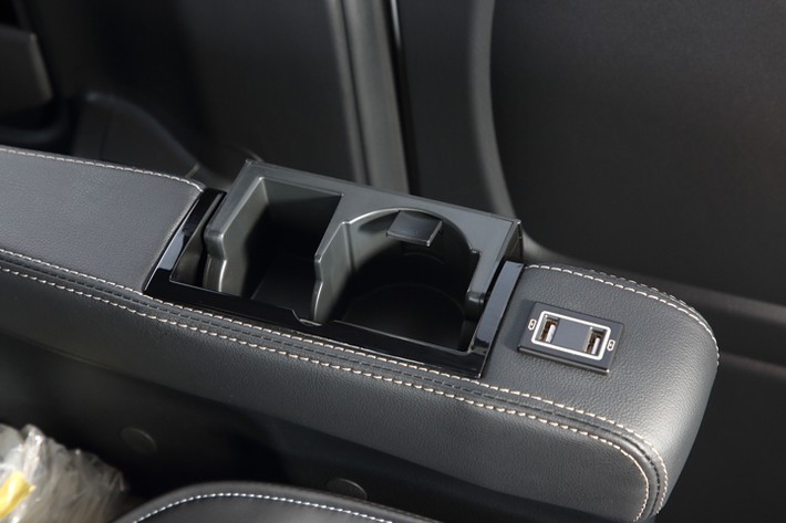 LUXURY 4(ラグジュアリー4)