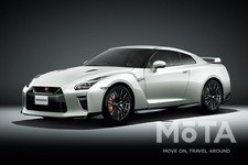 スカイラインの名を捨て、いわば“新生GT-R”として生まれ変わったR35GT-Rが登場したのは2007年で、誕生から14年近くたった2021年でも新車として販売されている。フルモデルチェンジをすることなく、これほどの長期間販売され続けているのは驚きだ。 普通であれば14年も前に設計されたスポーツカーは、時代遅れと言われてもおかしくない。しかし、GT-Rは毎年のように進化を続け、2021年の現在も日本を代表するスーパースポーツであり続けている。