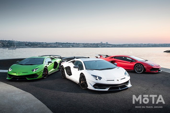 ランボルギーニ アヴェンタドールSV・SVJカタログ2冊セット