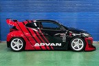 ADVAN GRヤリスのベース車両はトヨタ GRヤリス。GRとは、GAZOO Racingの略で、レーシングプロジェクトTOYOTA GAZOO Racingから生まれたトヨタのスポーツカーブランドだ。 トヨタ GRヤリスは、舗装路だけでなく未舗装路や雪道などでも行われるラリー競技の最高峰WRC（世界ラリー選手権）参戦を目的に開発された車両で、2020年12月までのWRCシリーズで17回の優勝を飾っている。