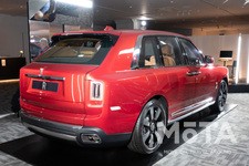 ロールス・ロイスでは初採用の「ザ・スクラブ」と呼ばれるテールゲート。フロントに比べ装飾を抑え、実用性を最優先にデザインされた。