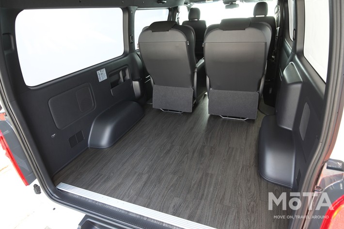 「Future Free-Wagon LUXURY 4」[ダイレクトカーズ]（トヨタ ハイエースバン スーパーGL）