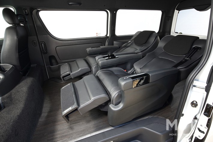 「Future Free-Wagon LUXURY 4」[ダイレクトカーズ]（トヨタ ハイエースバン スーパーGL）