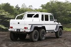 G63 AMG 6×6は、乗用車として世界初のタイヤ空気圧調整システムを備えている。このシステムは、タイヤ空気圧を極端に減圧し路面とタイヤの設置面を増やして走行する悪路の場面で役立つ。この空気圧調整システムは、車内に備わるスイッチで6輪すべての空気圧を調整することが可能だ。