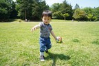 子どもと遊ぶ（イメージ）