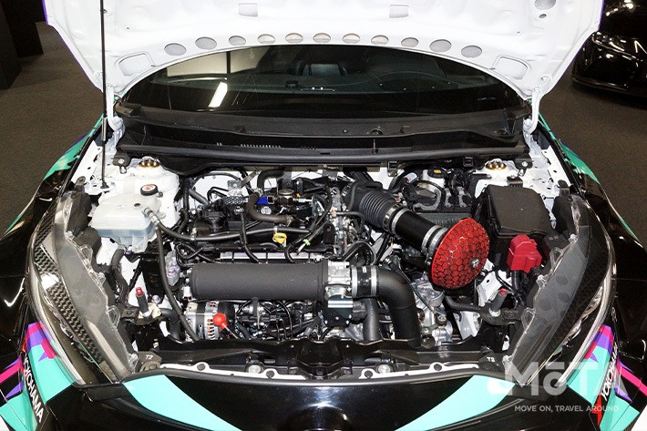 意外にもエンジン本体内部には一切手をつけず、ノーマル状態のままにされている。 その代わり、自社製の試作タービン並びに自社製インテーク（エンジンに空気を取り込む吸気システム）のHKSスーパーパワーフローが搭載され、エンジン出力は450PSまで増強。元のGRヤリスのRZグレードの272psから200PS近いパワーアップを果たした。