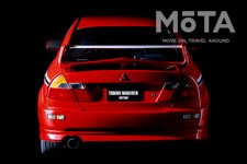 ランサーエボリューションVIと共通ではあるが、空力改善のため2段デザインとしたリアウイングも大きな特徴の一つ。  ただ、実際のレースでは規定で使用できず、トランク部と下段のウイングの隙間を塞いで上段ウイングのみで使用した。  つまり、レースですら使えなかった空力パーツを装備した市販車ということになる。