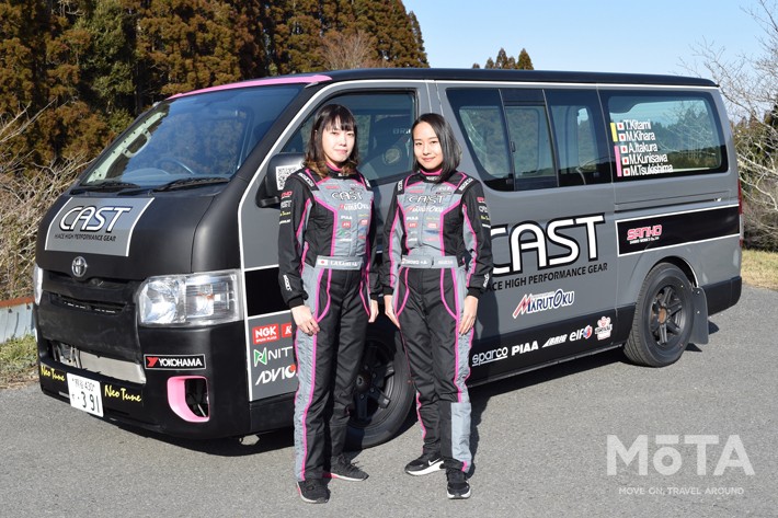 （左）板倉 麻美選手（右）槻島 もも選手