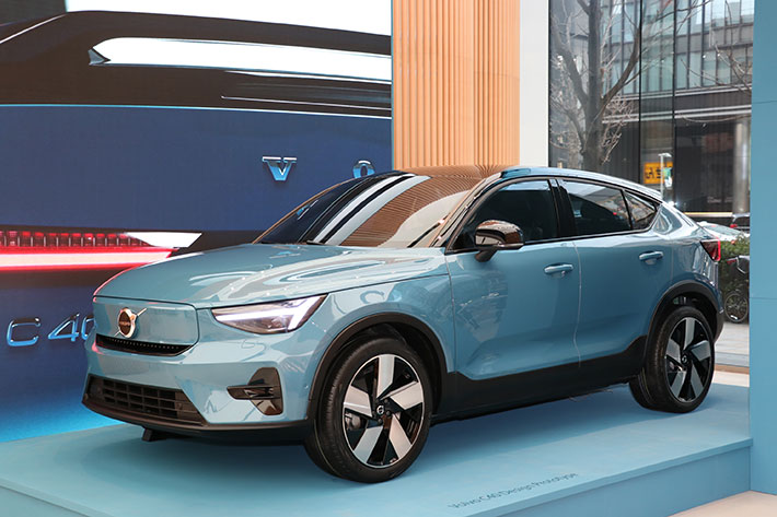 ボルボが30年ev専売メーカーに 21年秋導入第一弾の新型ev ボルボ C40 を初公開 話題を先取り 新型車解説21 Mota