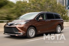 先代モデルよりもダウンサイジングされたエンジンは、直列4気筒2.5リッターにモーター駆動の力を組わせたハイブリッド仕様。  モーターの力を合わせたエンジンの最高出力は243馬力を有すると共に、3500ポンド（約1.5トン）までなら牽引することができる。