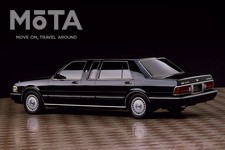 バブル景気真っ只中の1987年、一般ユーザーでも購入できる国産リムジンの先陣を切ったのが、セドリック ロイヤルリムジンだ。 特殊装備車の開発を目的に日産が設立した子会社であるオーテックジャパンが、日産の高級セダン、セドリック（Y31型）をベースに開発した。