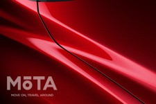 その後、優れたカラーデザインの車を表彰するオートカラーアウォード2013では、3代目アテンザで「オートカラーデザイナーズセレクション」のエクステリア部門賞を受賞する。 業界やユーザーにインパクトを与えたマツダは「人の心を掴んで離さない、世界一の赤」をテーマとし、ソウルレッドプレミアムメタリック」より彩度を2割、深みを5割増しさらに進化した「ソウルレッドクリスタルメタリック」の開発に成功した。