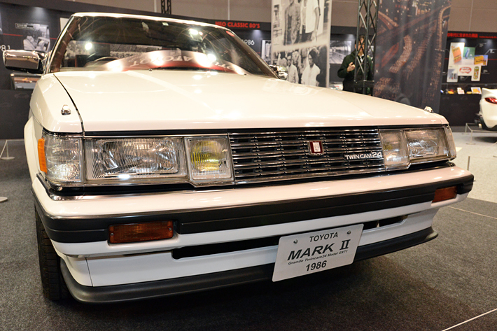 ベロア調シートと特別なホワイトボディがバブルの証！ トヨタ 70系