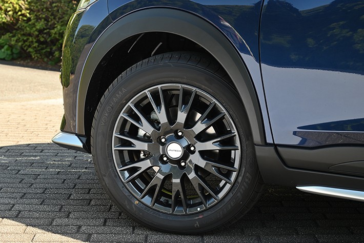 AUTECHの『A』をモチーフにした専用ホイール