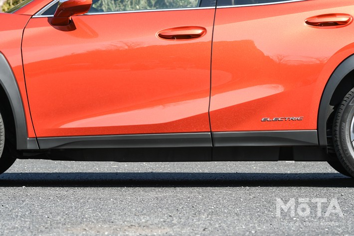 レクサス 新型UX300e versionL