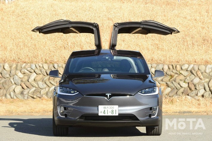 本当に翼を広げるように動く ファルコンウイングドア がカッコいい テスラ モデルxを写真でチェック フォトギャラリー Mota