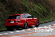 アウディ A4アバント 40 TDI クワトロ Sライン[ボディカラー：タンゴレッドメタリック（2021年1月7日発売／B9系・マイナーチェンジモデル）]