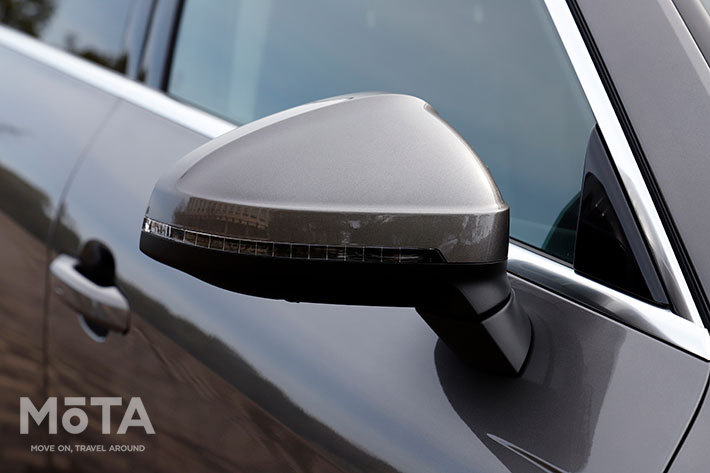 アウディ A4 35 TDI Advanced[ボディカラー：テラグレーメタリック（2021年1月7日発売／B9系・マイナーチェンジモデル）]