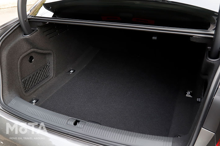 アウディ A4 35 TDI Advanced[2021年1月7日発売／B9系・マイナーチェンジモデル]