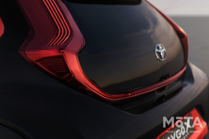 トヨタ 新型アイゴXプロローグ