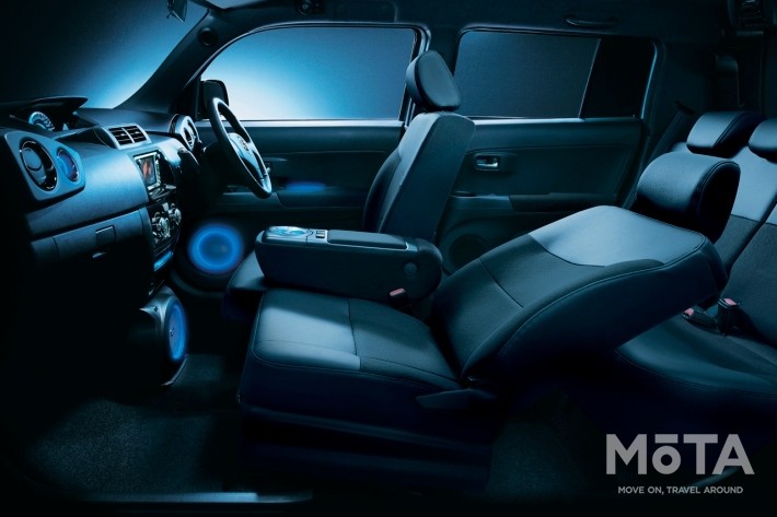 トヨタ　bB　QNC21　スピーカー　イルミネーション トヨタ bB QNC21 スピーカー イルミネーション 9個のスピーカーと