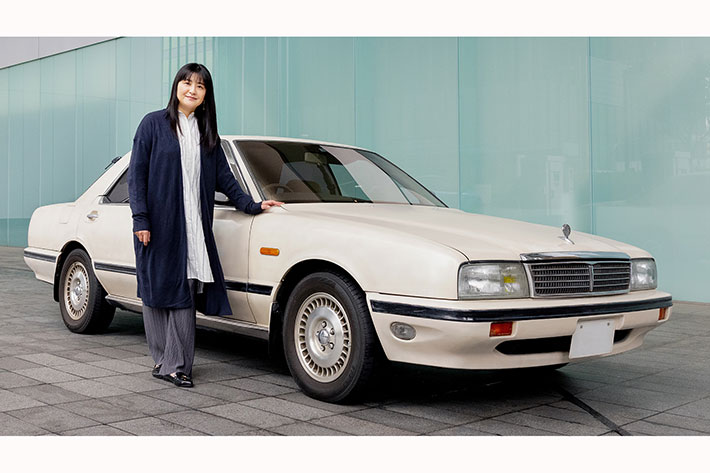 女優 伊藤かずえさんが30年乗り続けたシーマ 日産がレストア実施へ 粋な計らいに 孫の世代まで受け継ぎたい 業界先取り 業界ニュース 自動車ニュース22国産車から輸入車まで Mota