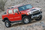 エンジンは、6.0リッターV型8気筒を搭載し、トランスミッションは4速ATで四輪駆動が組み合わされる。2008年モデルからは、エンジン排気量を6.2リッターへアップし、トランスミッションが6速ATとなった。サイズは全長5171mm×全幅2062mm×全高2012mmで、トヨタ ランドクルーザーよりもひとまわり大きい。