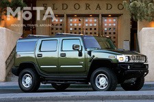 2002年に登場したハマーH2は、H1を模した直線的なスタイリングと居心地のよい室内空間をあわせ持つフルサイズSUV。軍用車を民生用に変更したH1に対し、H2はシボレー タホをベースとしている。 ラインナップは5人乗りの「タイプS」と、7人乗りの「タイプG」を設定。また、ピックアップトラックの「SUT（Sport Utility Truck）」を用意していた時期もある。