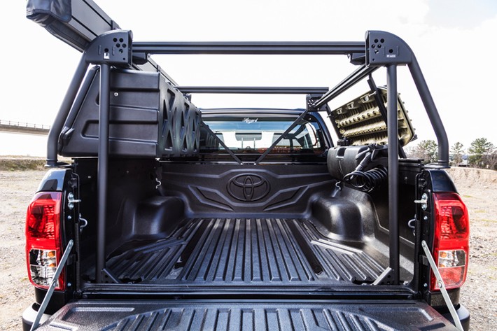 トヨタ ハイラックス ／hazard