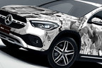 「メルセデス・ベンツ GLA」進撃の巨⼈× Mercedes me スペシャルコラボラッピングカー[（C）諫⼭創/講談社]