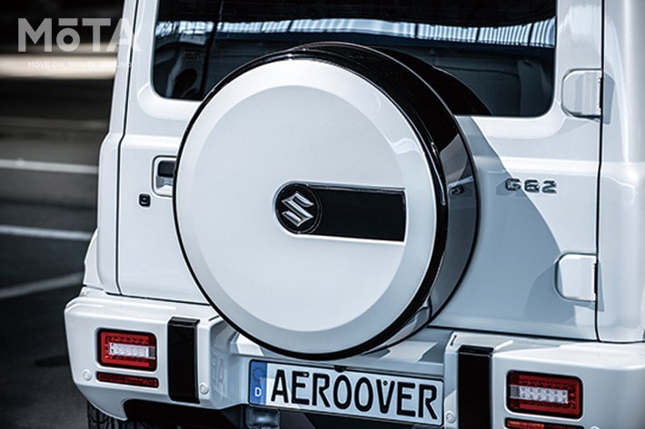 エンブレムはスズキだが、これをベンツエンブレムに変えればその姿は完全にGクラス