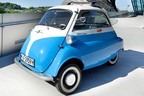 BMW イセッタは、元々はイタリアのイソ社が開発し、1953年にトリノ ショーで発表したミニカー。ドイツのBMWをはじめフランスやブラジルなどさまざまな国でライセンス生産が行われた。  中でもBMW イセッタはライセンス生産にも関わらず、本家の生産台数（約1500台）よりも多い16万台という販売台数から、ライセンス生産だと認識していない人も多い。  そんなイセッタ最大の特徴が、車体側面にドアがなく乗り降りは前面部から行うということだ。