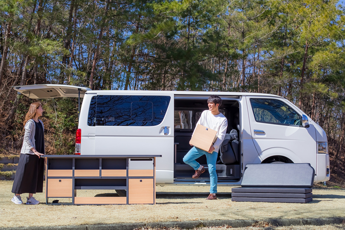 用途により自由に組み替えできる！ ハイエース用シェルフユニット