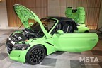 S660は室内にある各部ロックを外し、ルーフのソフトトップパネルを畳むことでオープンの状態にできる。取り外したパネルはボンネット内部の収納スペースに格納可能。収納スペースはパネルを格納しない時は荷物を載せることもできるが、内部は熱がこもりやすく、高温に耐えられないものなどは入れない方が賢明だ。