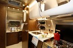 エアストリーム「Globetrotter 23FB/Twin」（1639万円・消費税込）[AIRSTREAM JAPAN（エアストリームジャパン）]