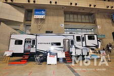 WINNEBAGO VOYAGE FIFTH WHEEL（ウィネベーゴ　ボヤージュ フィフスホイール）V3436FL（ウィネバゴ）[ジャパンキャンピングカーショー2021[2021年4月2日（金）～4月4日（日）／幕張メッセ（千葉県千葉市）]]