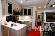 WINNEBAGO VOYAGE FIFTH WHEEL（ウィネベーゴ　ボヤージュ フィフスホイール）V3436FL（ウィネバゴ）[ジャパンキャンピングカーショー2021[2021年4月2日（金）～4月4日（日）／幕張メッセ（千葉県千葉市）]]