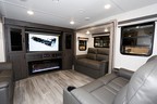 WINNEBAGO VOYAGE FIFTH WHEEL（ウィネベーゴ　ボヤージュ フィフスホイール）V3436FL（ウィネバゴ）[ジャパンキャンピングカーショー2021[2021年4月2日（金）～4月4日（日）／幕張メッセ（千葉県千葉市）]]