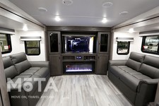 WINNEBAGO VOYAGE FIFTH WHEEL（ウィネベーゴ　ボヤージュ フィフスホイール）V3436FL（ウィネバゴ）[ジャパンキャンピングカーショー2021[2021年4月2日（金）～4月4日（日）／幕張メッセ（千葉県千葉市）]]