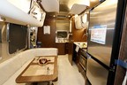エアストリーム「Globetrotter 23FB/Twin」（1639万円・消費税込）[AIRSTREAM JAPAN（エアストリームジャパン）]