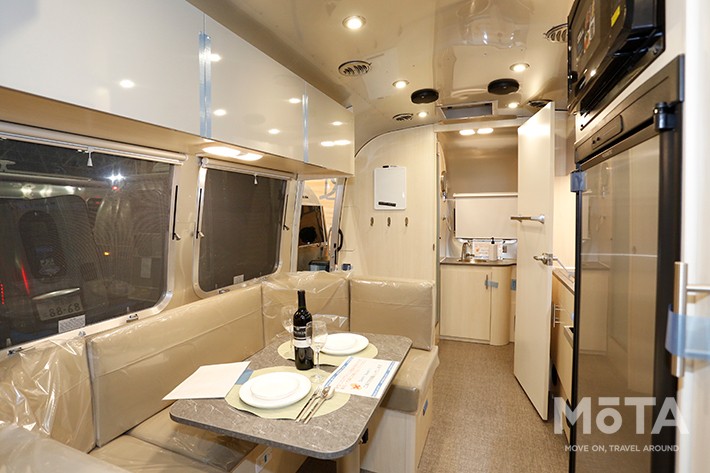 エアストリーム「Flying Cloud 23FB」（1496万円・消費税込）[AIRSTREAM JAPAN（エアストリームジャパン）]