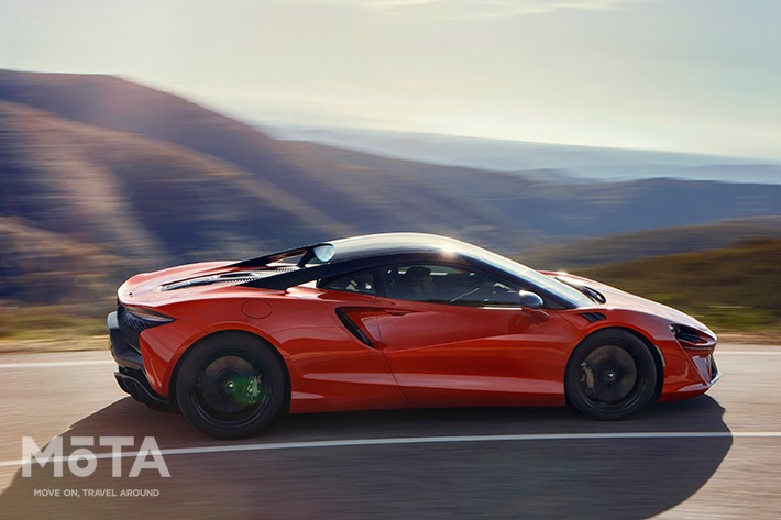 英国・マクラーレンからプラグインハイブリッドの新型スーパーカー