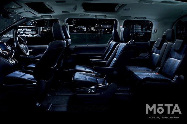 トヨタ ヴォクシー ZS（7人乗り仕様）