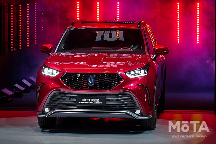 確かにグリルには王冠（クラウン）のエンブレム！ 2020年秋頃に「クラウンSUV」と噂されていたモデルがいよいよ姿を現した！