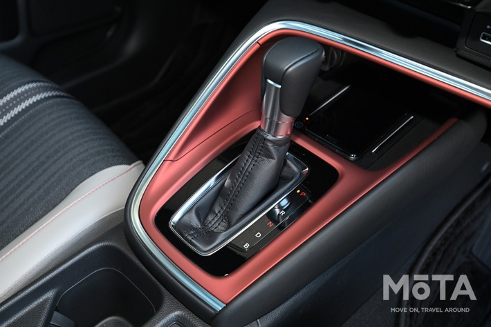 ホンダ  新型ヴェゼル e:HEV PLaY（イーエイチイーブイ）