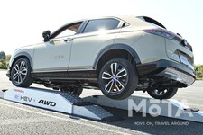 ホンダ  新型ヴェゼル e:HEV PLaY AWD（イーエイチイーブイ）