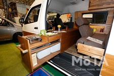 ハイエースキャンピングカー ヴィンテージシリーズ「リトリート」[ダイレクトカーズ]