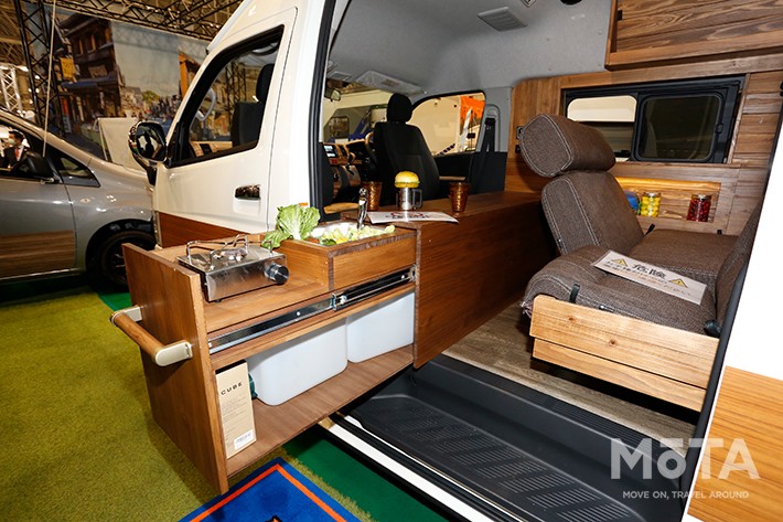 ハイエースで車中泊をしたい 人気のハイエースバンをベースにした個性強めなキャンピングカー3選 画像ギャラリー No 8 特集 Mota