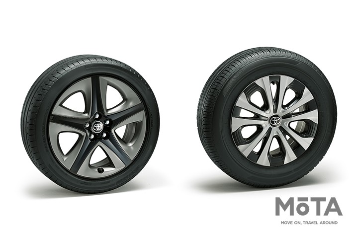 トヨタ 新型プリウス　17インチホイール（左）と15インチホイール（右）